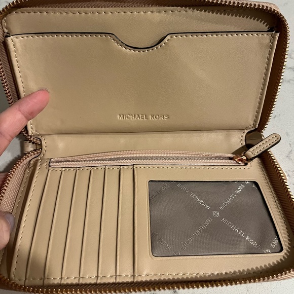 Michael Kors Wallet - Rose Gold - Picture 5 of 5